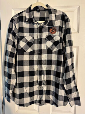 Relentless Defender Checkered Flannel Shirt in Black & white Large Like New